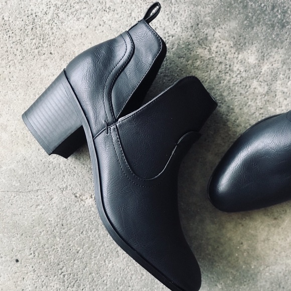 Qupid Topanga Black Slip On Western Bootie 9.5 9 - Picture 4 of 6